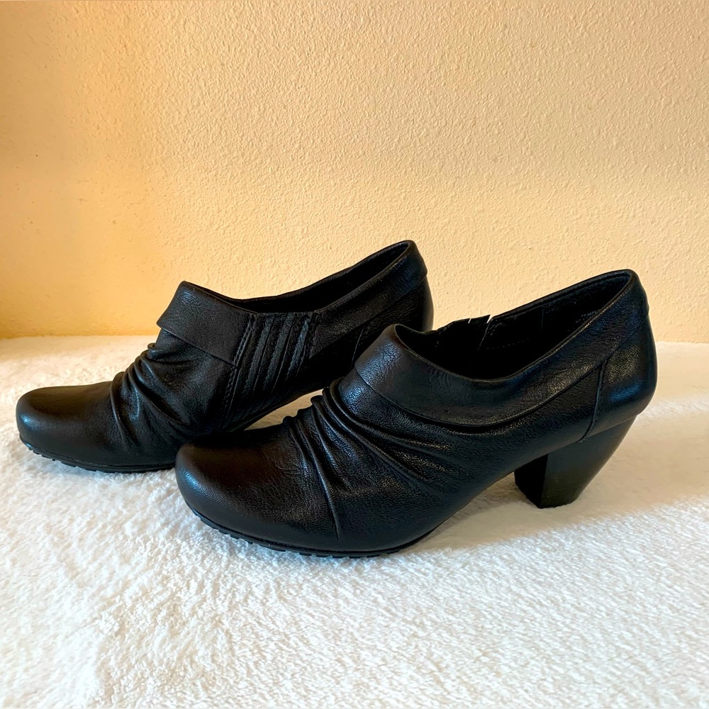 Bare Traps “Temper” Black Ankle Booties